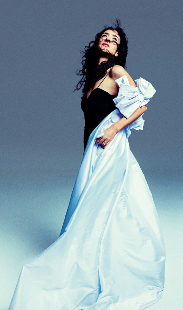 Sou feliz, alegre e forte por onde ando.