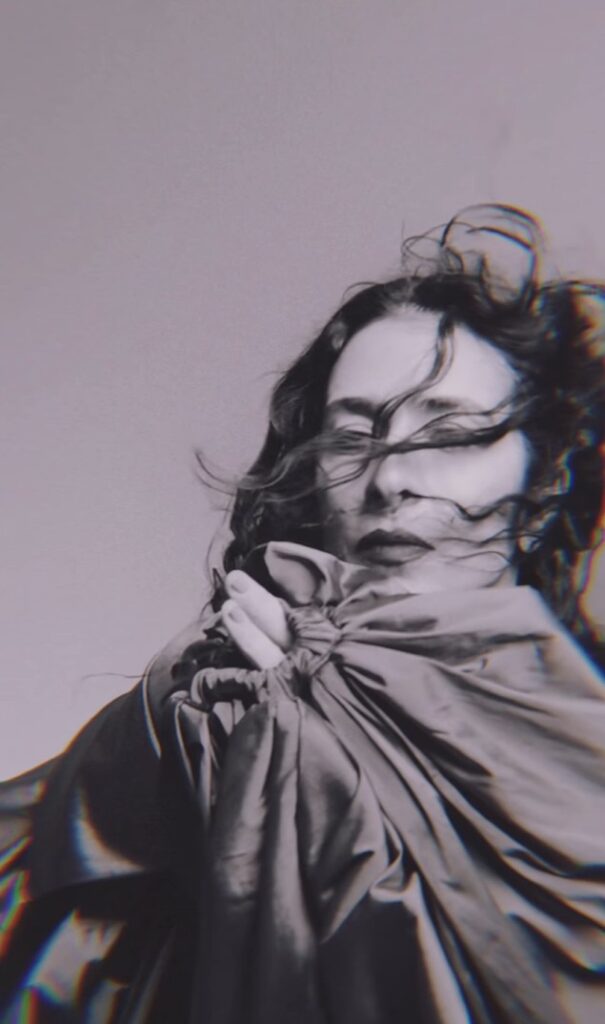 Sou feliz, alegre e forte por onde ando.